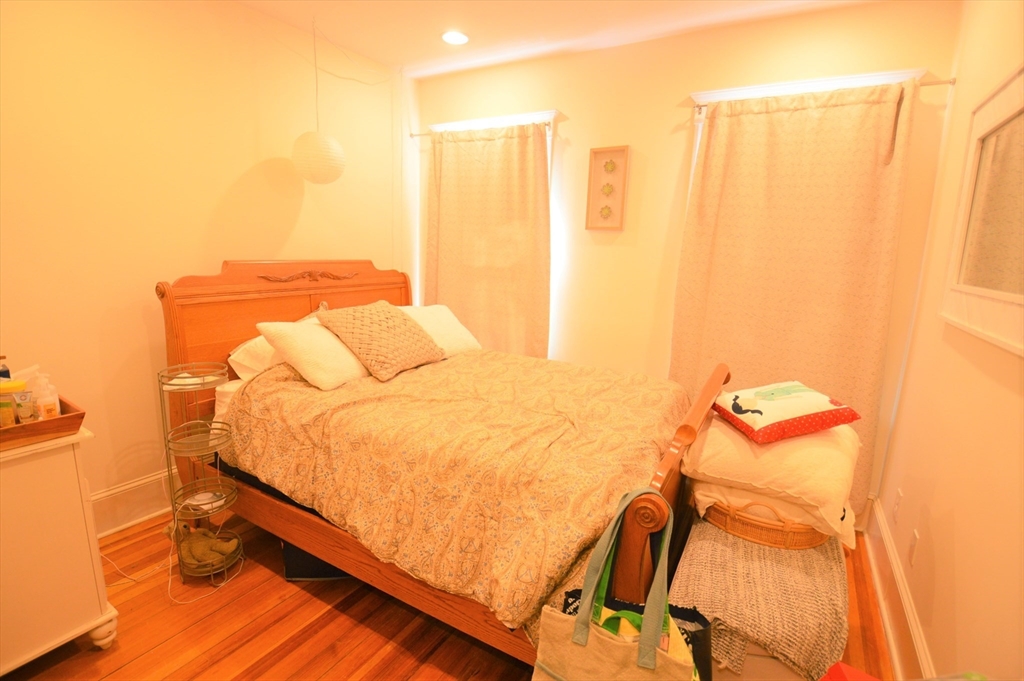 14 Breck Ave, Oak Square