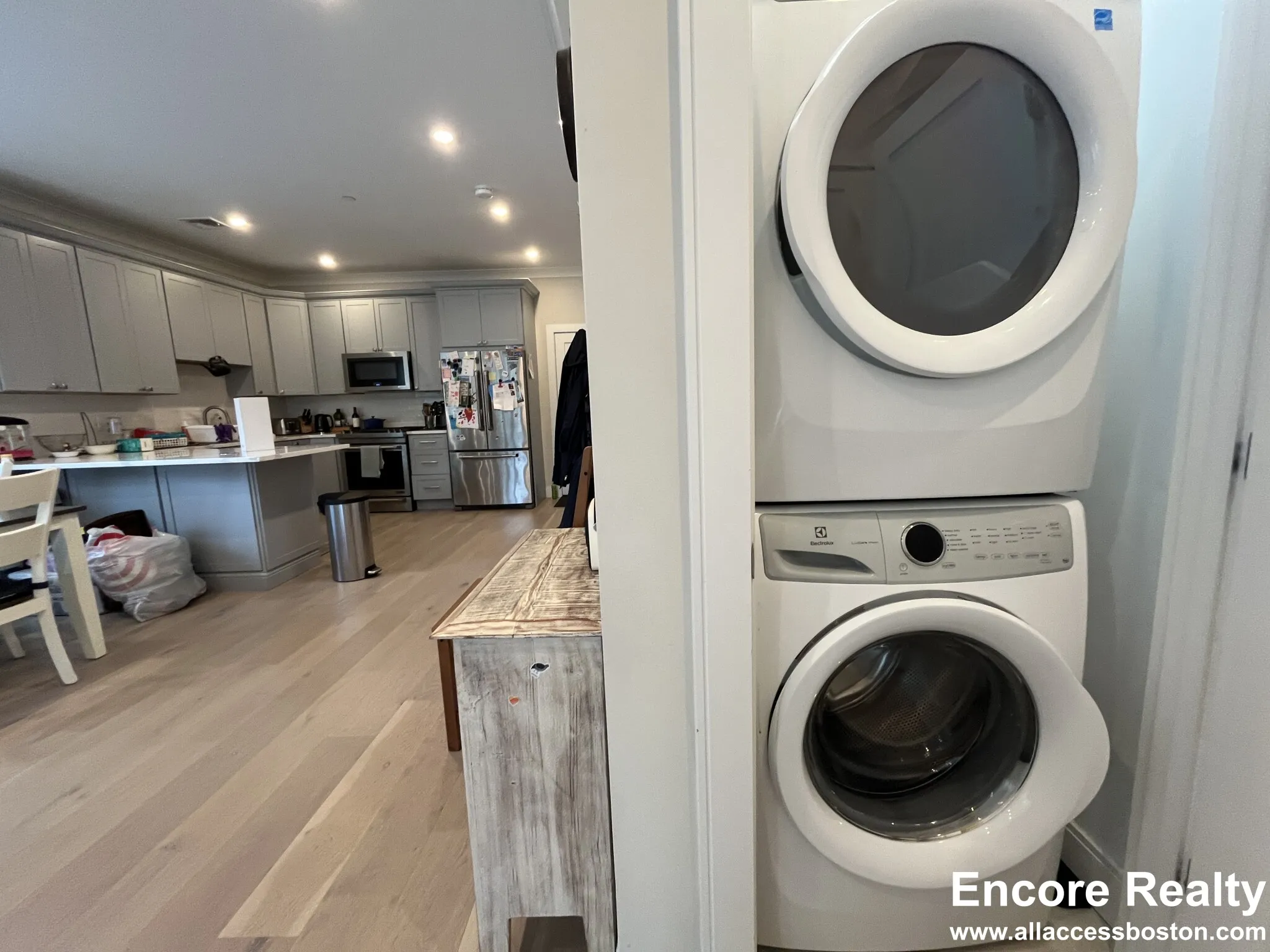 32 Cummins Highway, Roslindale