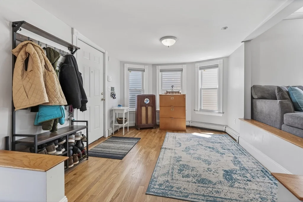 17-B Bonair St, East Somerville