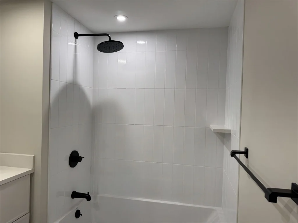 100 Lincoln, Brighton