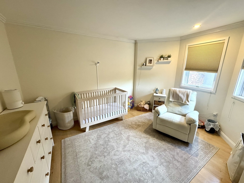 560 Commercial St, North End