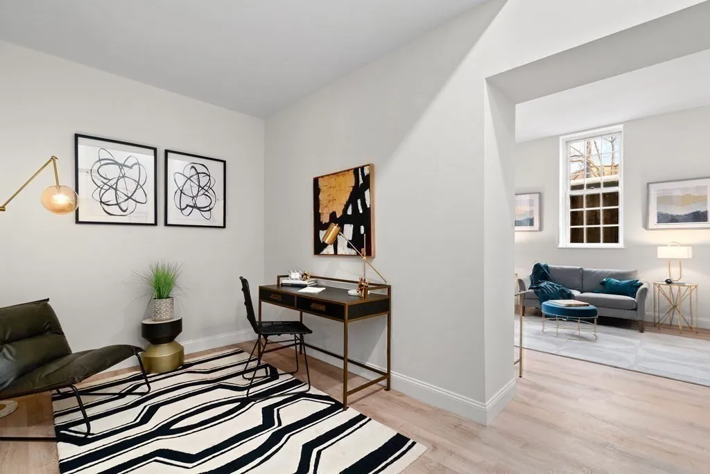 65 Glen Rd, Brookline Village