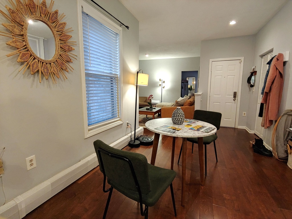 61 West Cedar St, Beacon Hill