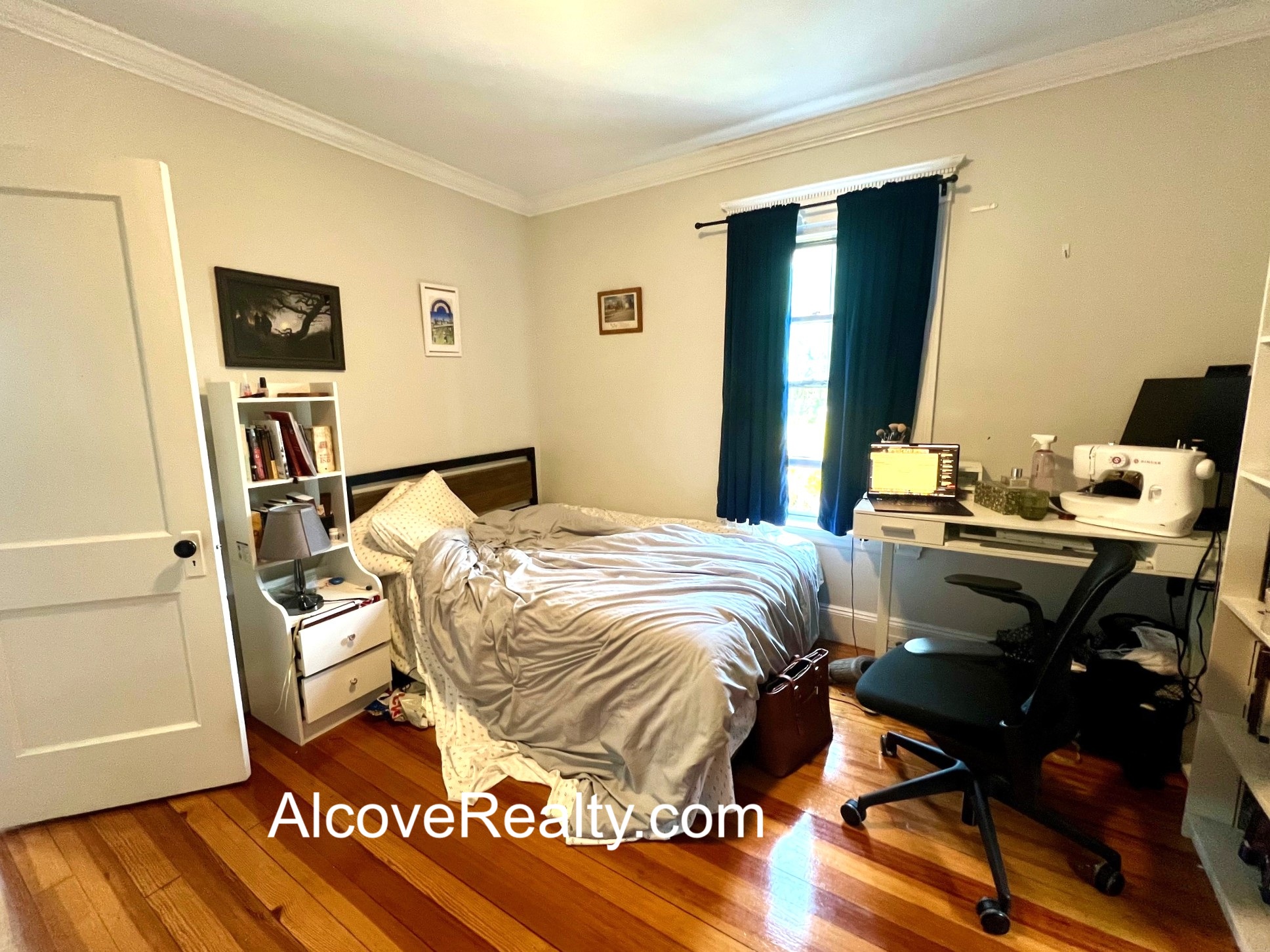 34 Leonard St, Tufts