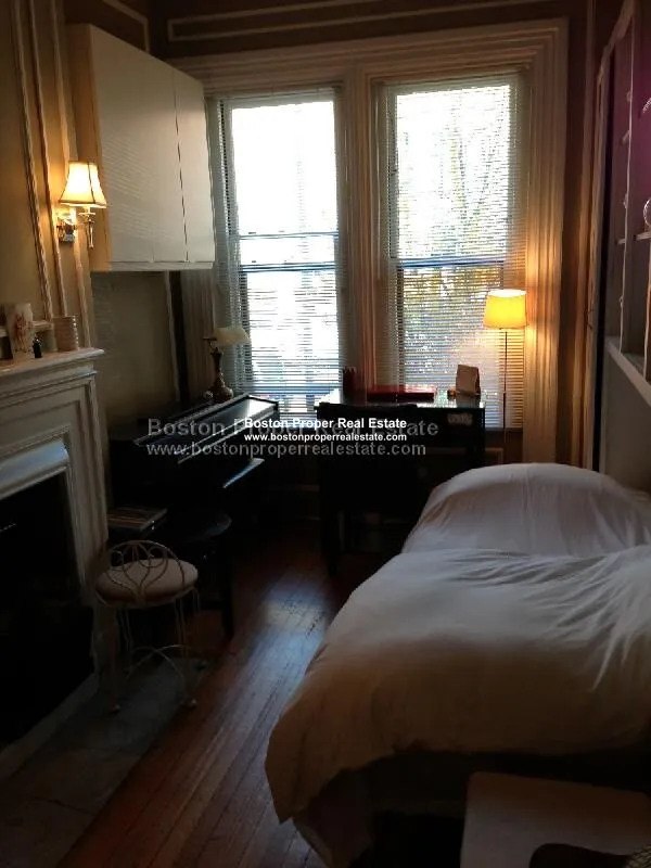 323 Beacon St, Back Bay