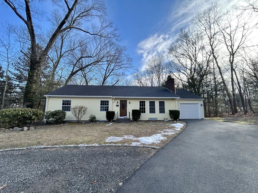 75 Marlboro Rd, Southborough
