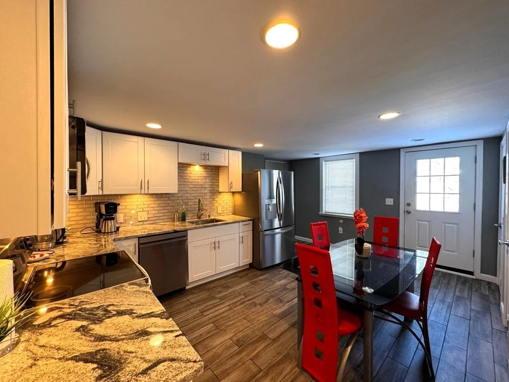 60 Cedar St, Waltham