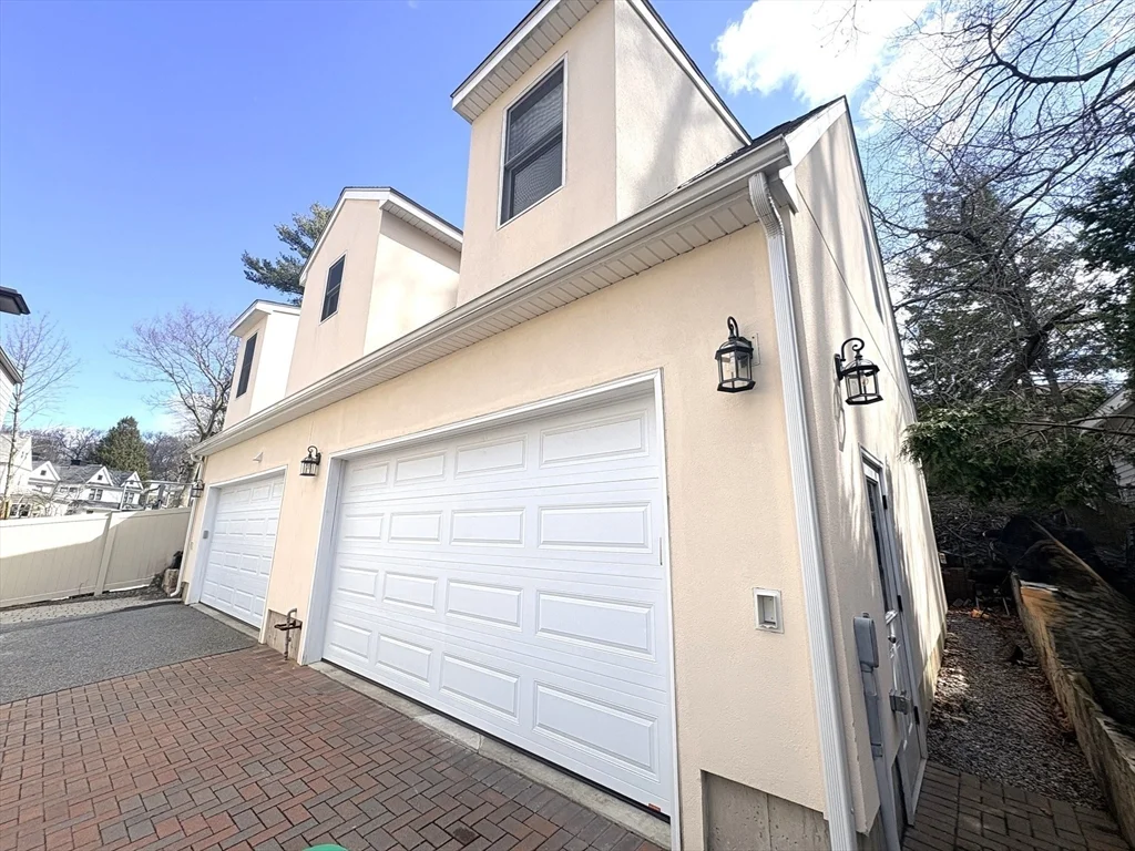 32 Salisbury Rd, Newton