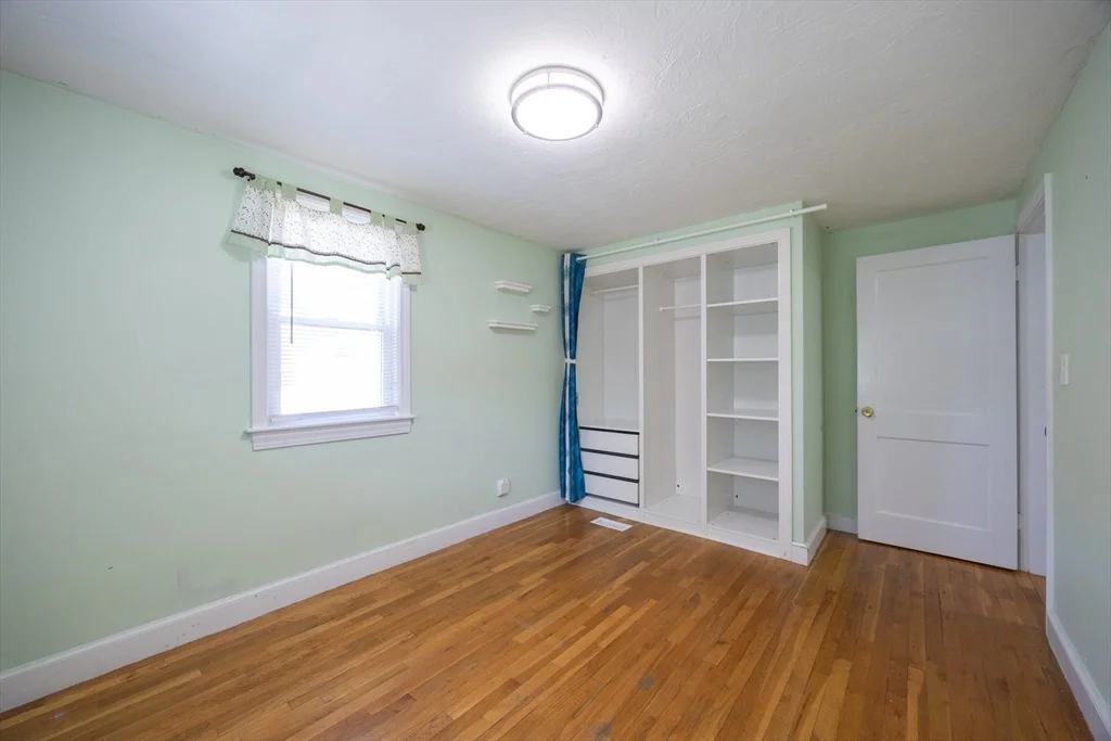 22 Suffolk Rd, Sharon