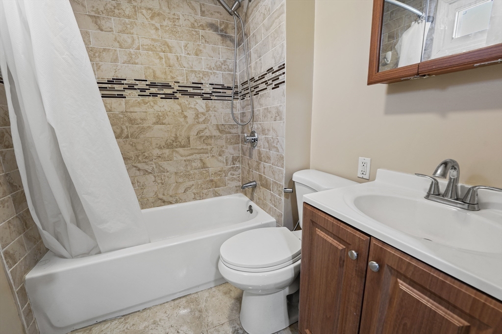 4 Champlain Rd, Salem