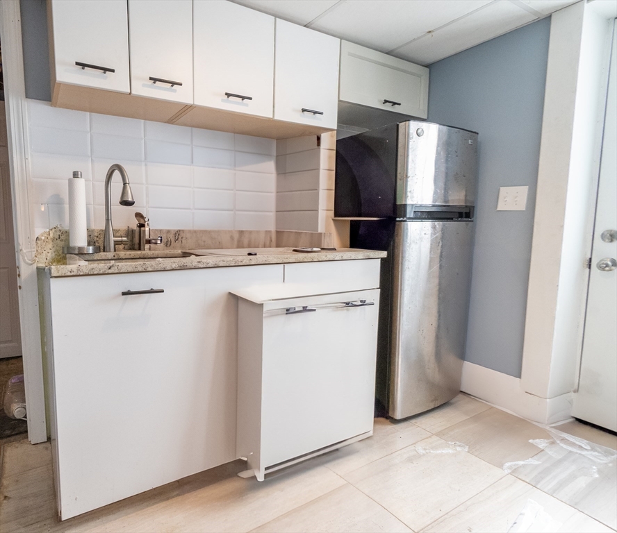 28 Harding Ter, Dedham