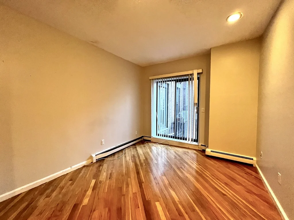 390 Riverway, Mission Hill