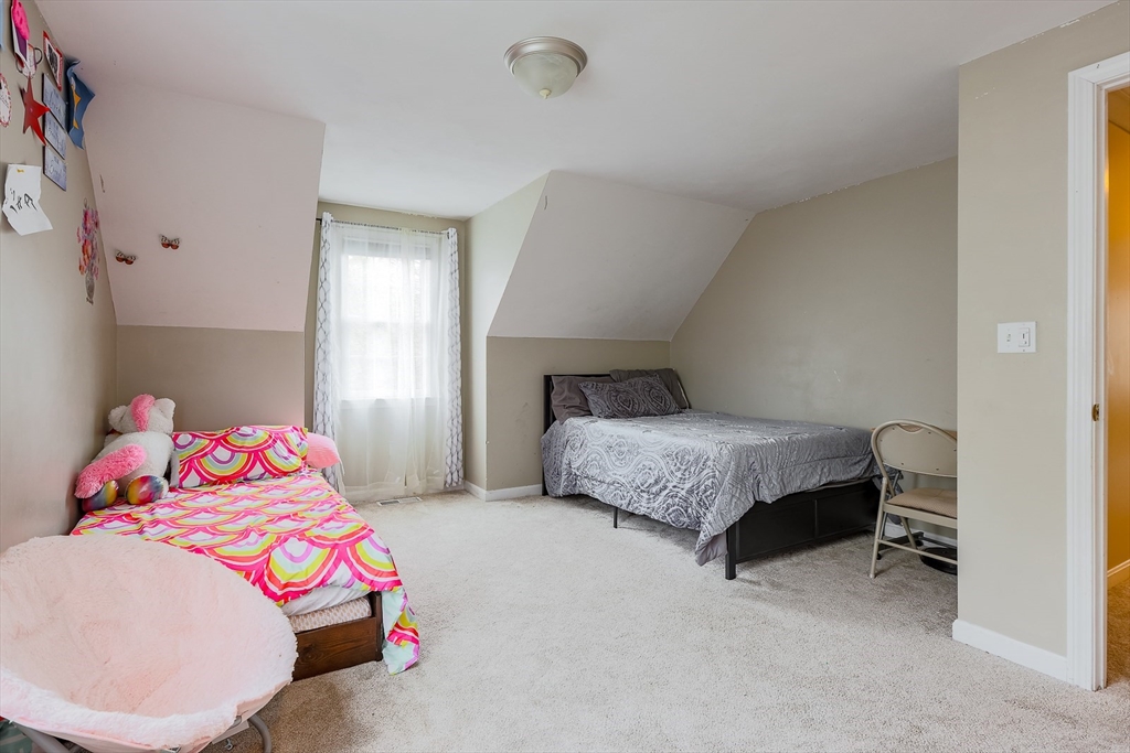 348 Osgood St, North Andover