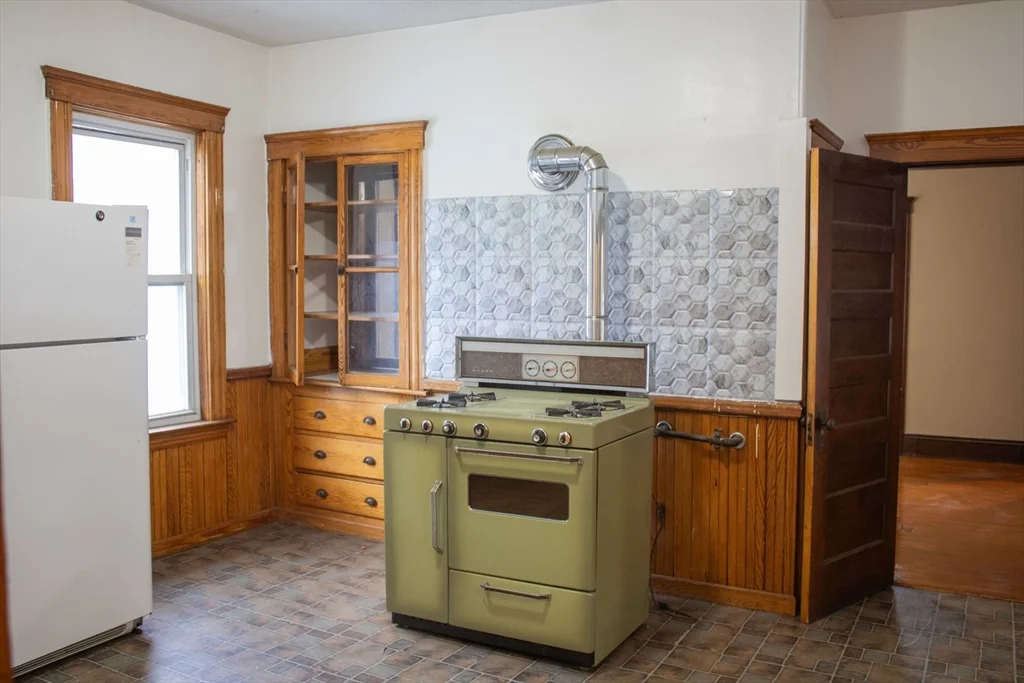 91 Perry Ave, Worcester