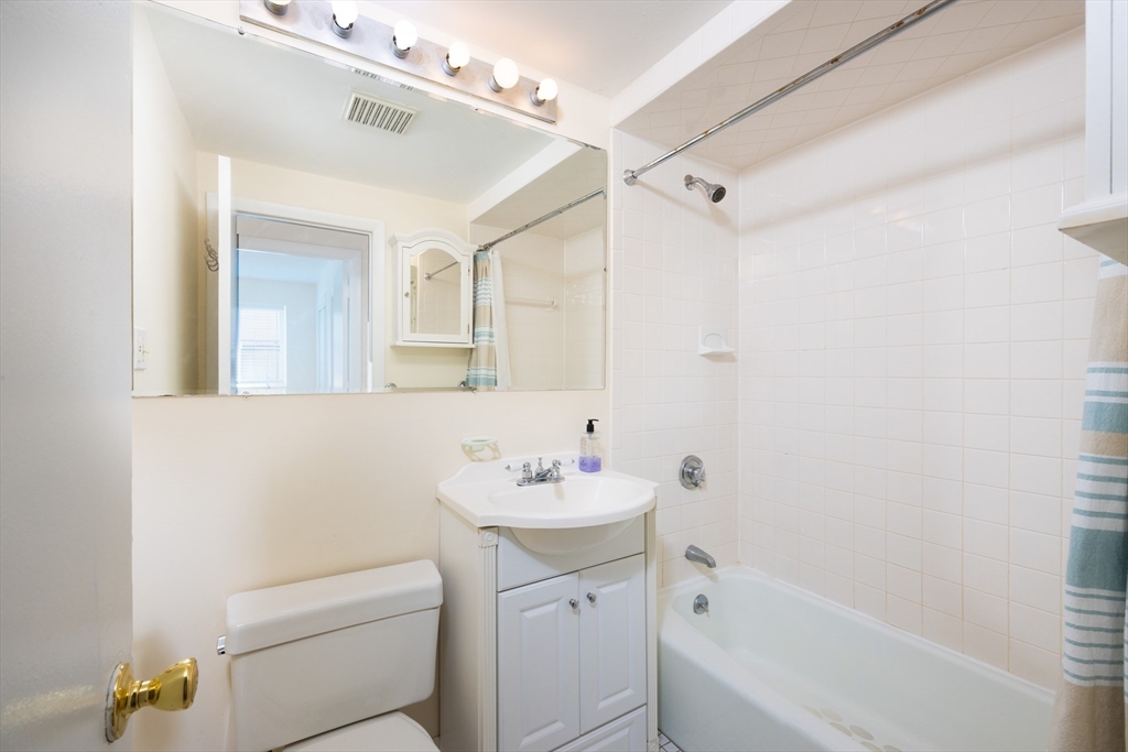 25 Custer, Jamaica Plain