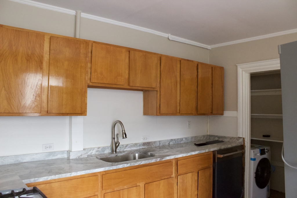 114 Thorndike St, East Cambridge