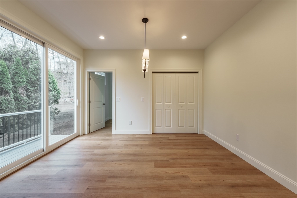 23 Moore St, Agawam