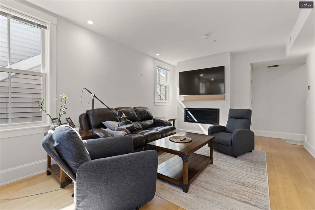 447 W 4th St, South Boston