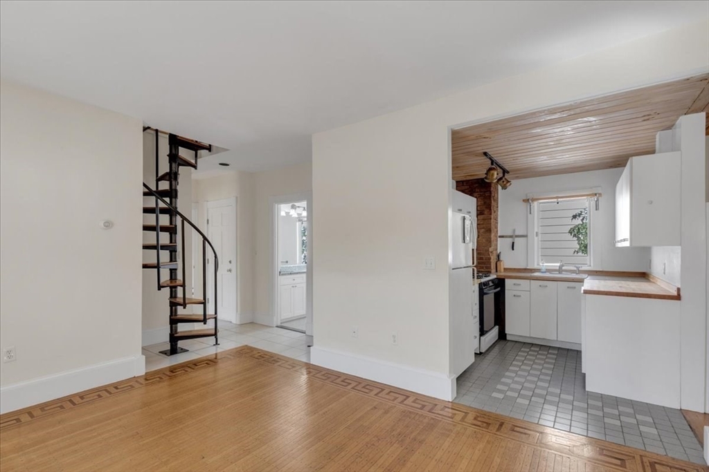 325 Western Ave, Riverside