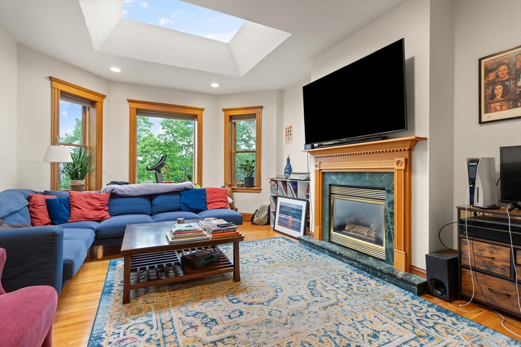 90 Browne St, Coolidge Corner