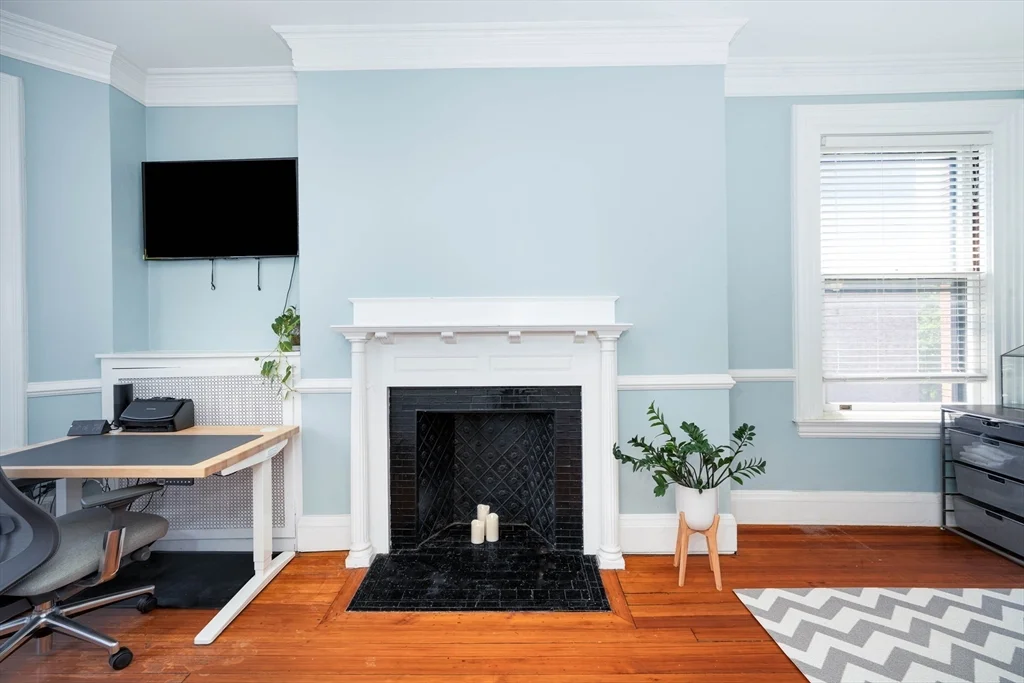 1064 Beacon St, Longwood