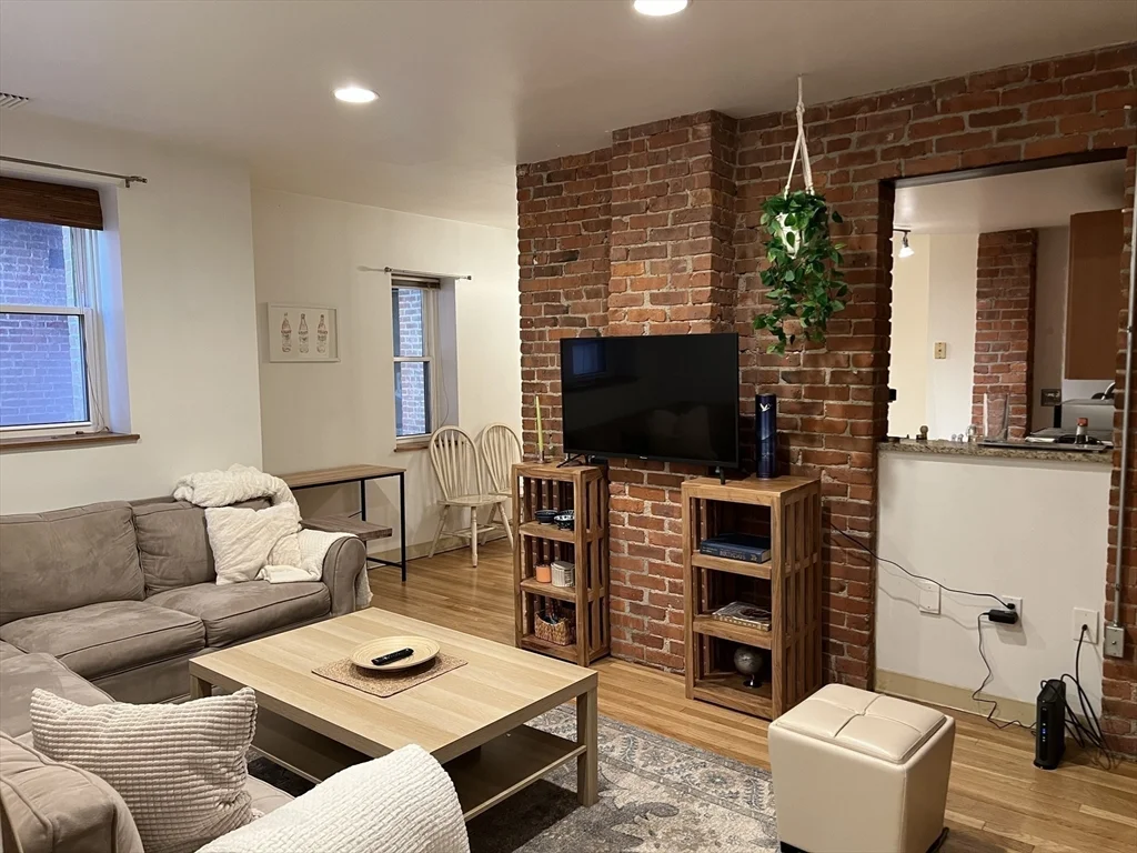 87 Gainsborough St, Fenway