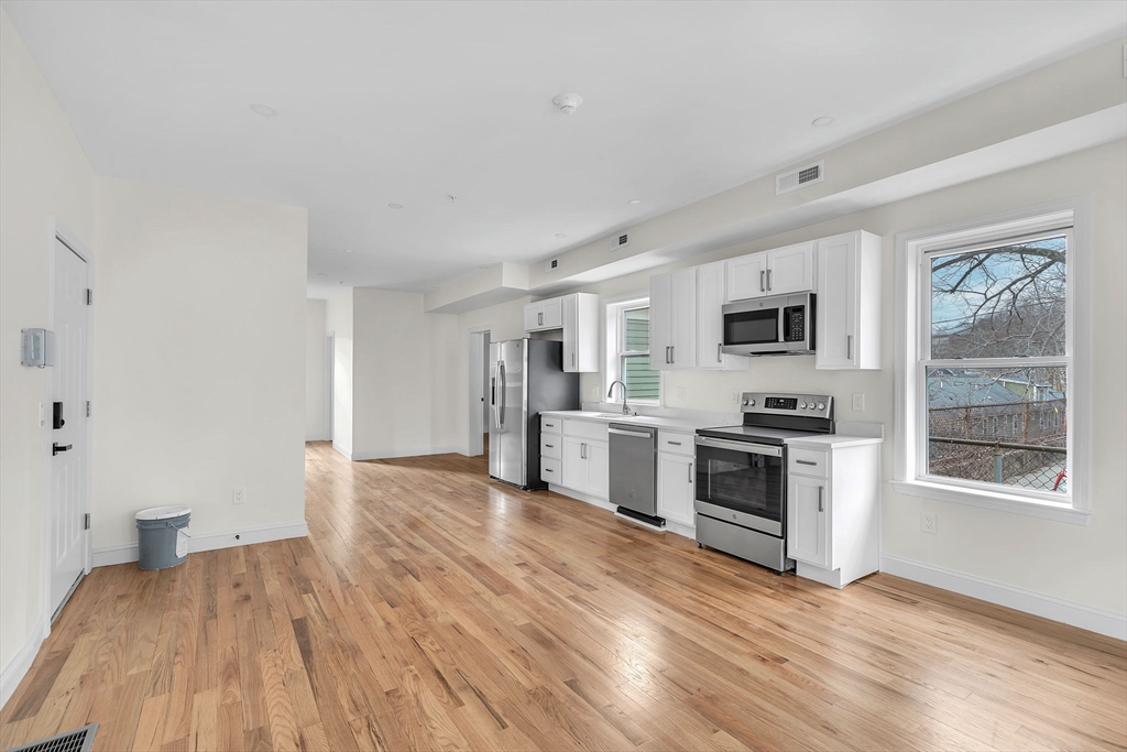 23 Pleasant St, Fitchburg