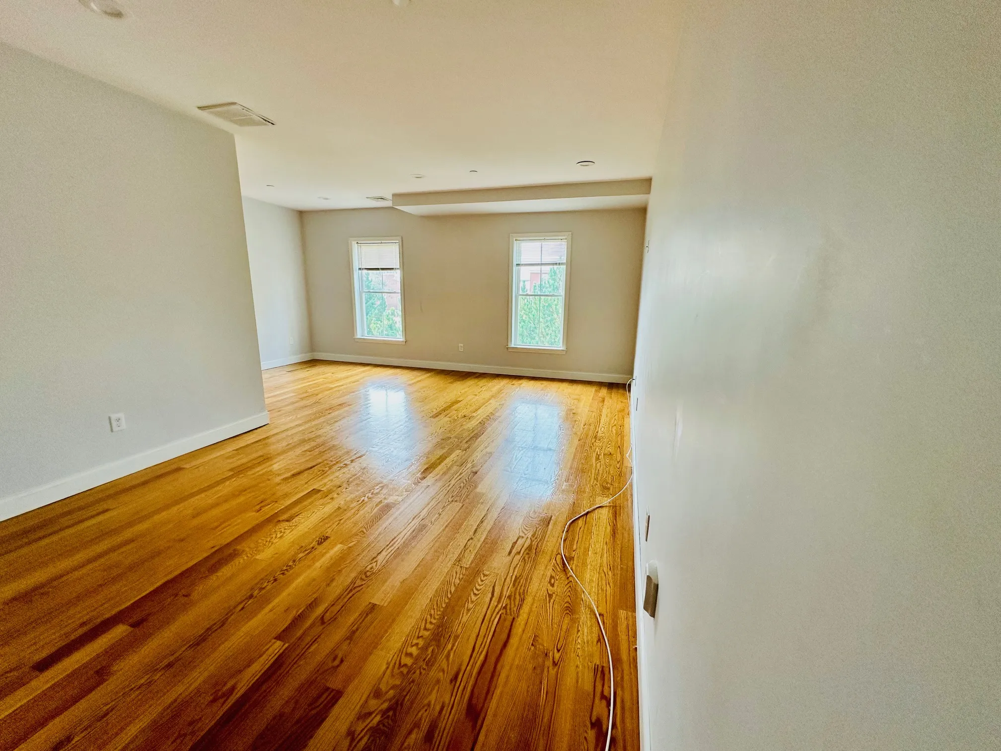 15 Dana Ave, Hyde Park