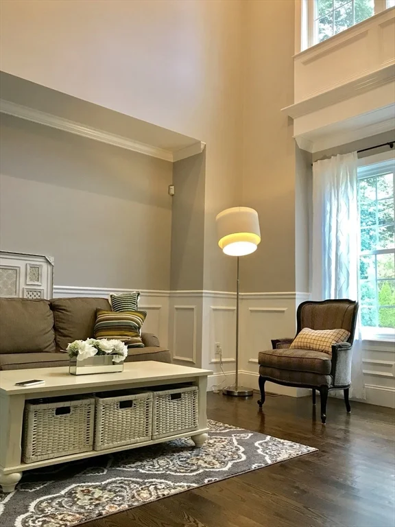 301 Linden St, Wellesley