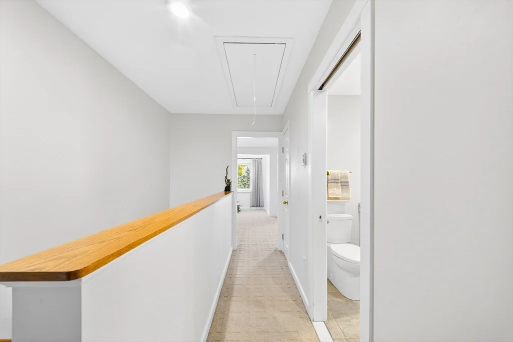 82 Camelot Dr, Worcester