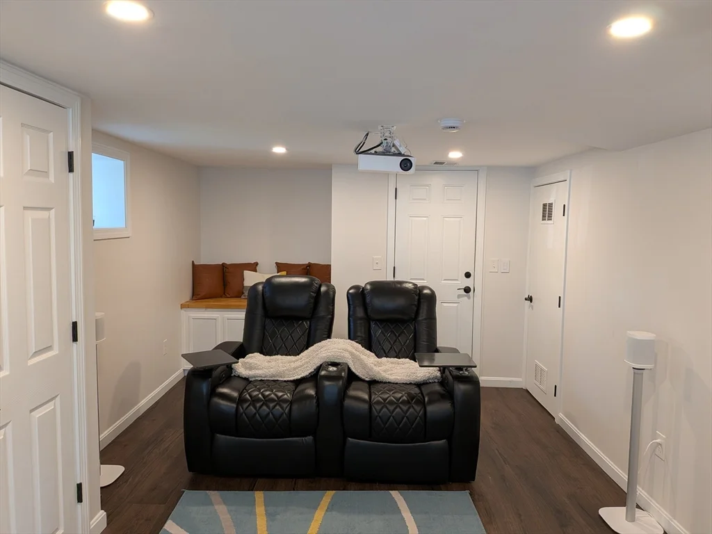 98 Rock Glen Rd, Medford