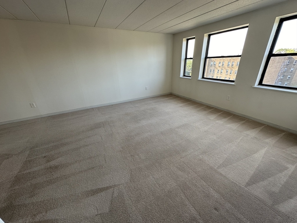 1933 Commonwealth Ave, Brighton