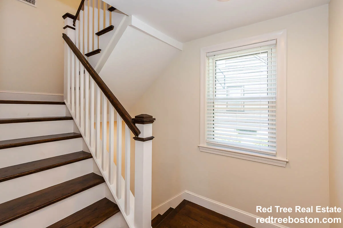 77 Rock Glen Rd, Medford