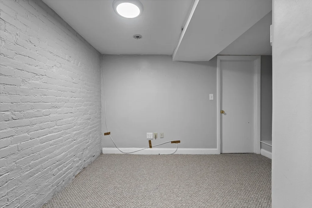 110 W 3rd St, South Boston