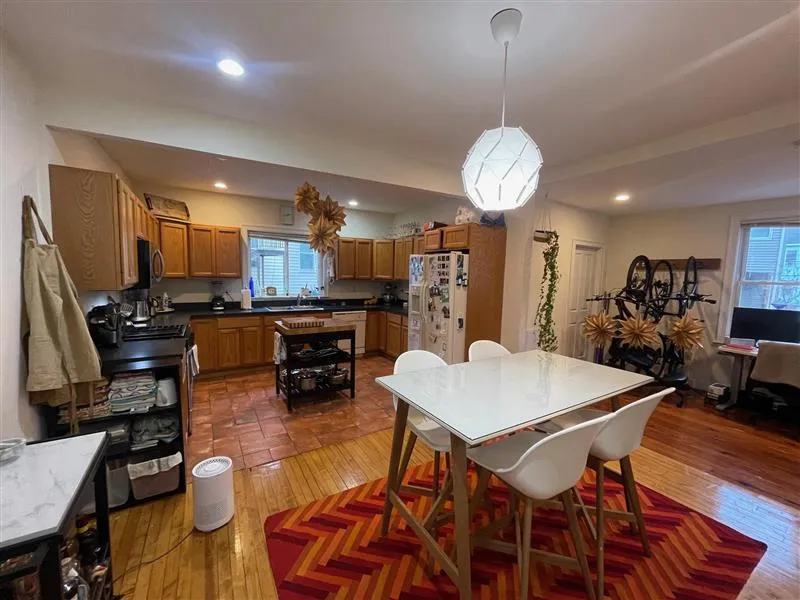 23 Hall St, Powder House Square