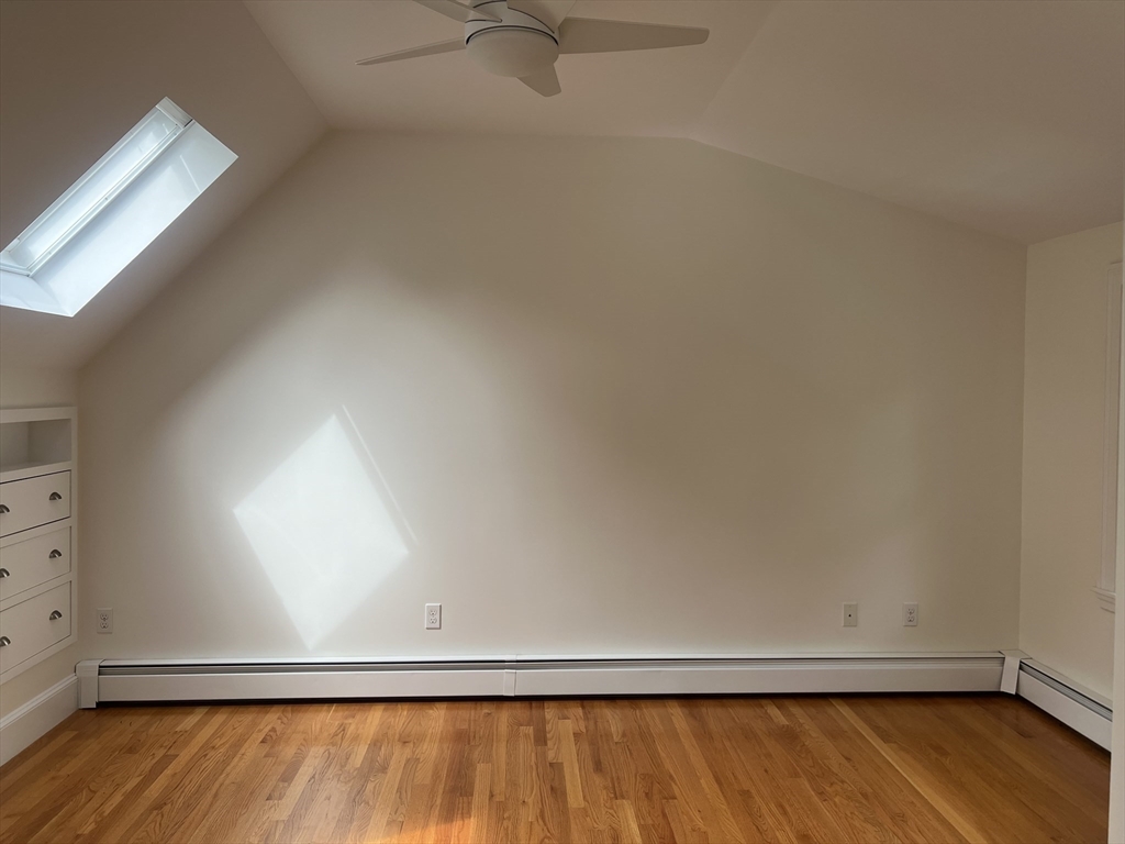 22 Warren Ln, Weston