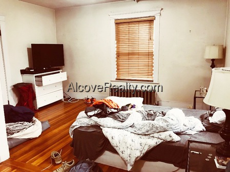 4 bed, 2 bath apartment for rent at 62 Harlow St Unit 1, Arlington — photo 5 of 13