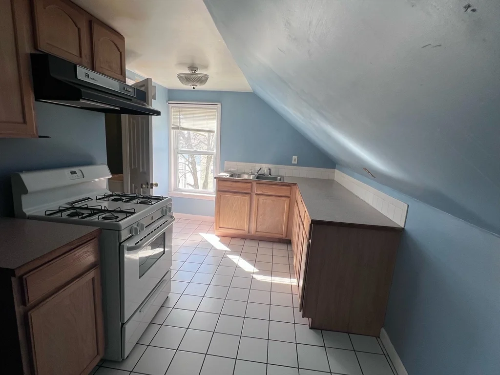 61 Brayton, Fall River