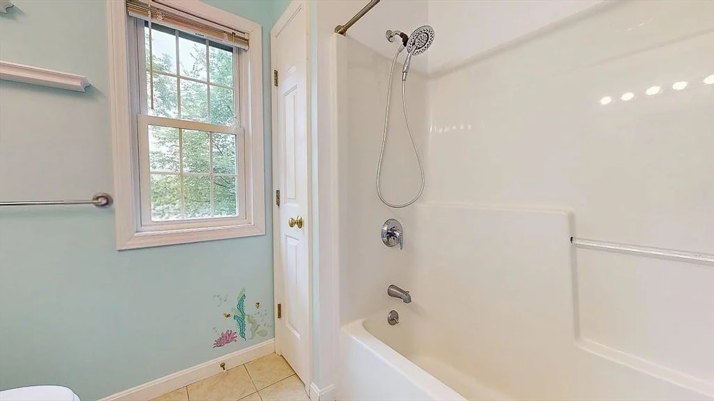 142 Olean St, Tatnuck