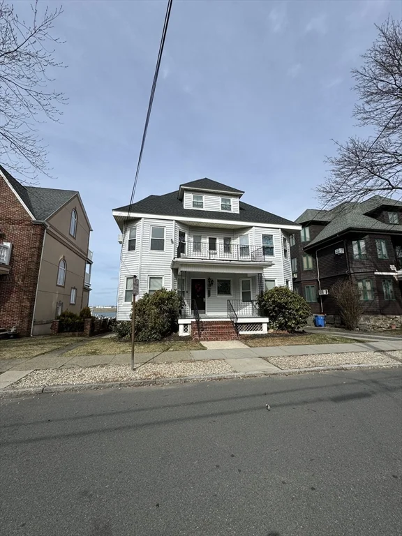 97 Court Rd, Winthrop