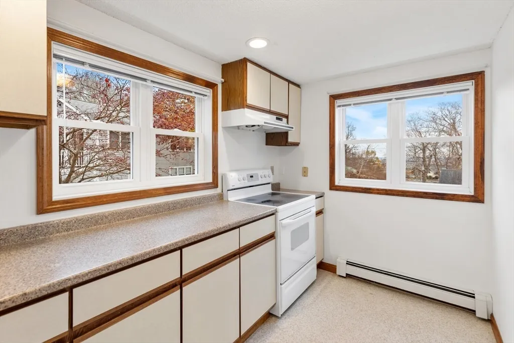 3 Sandpiper Ln, Long Beach