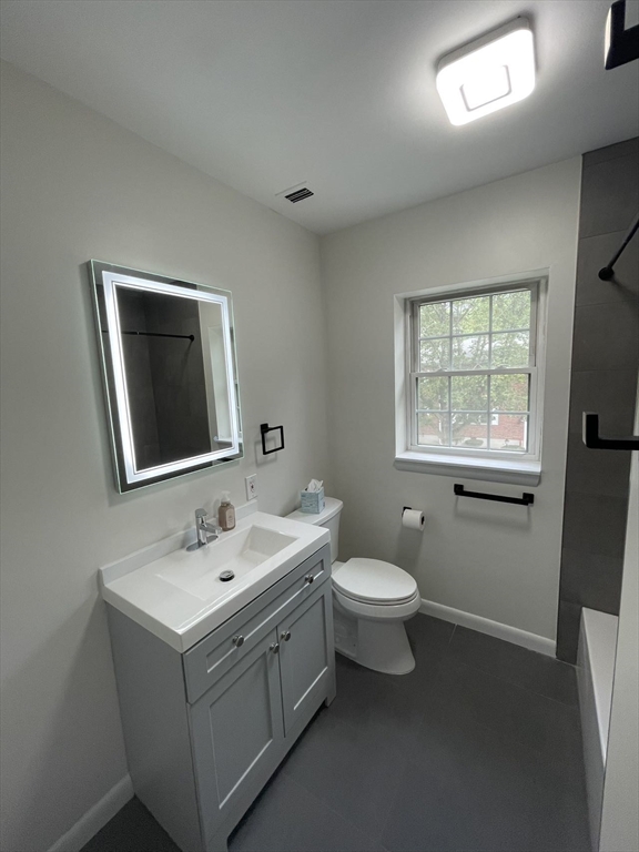 10 Lake Shore Ct, Brighton