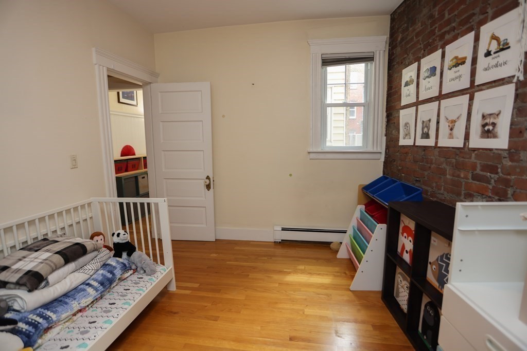 2 Arnold Cir, Mid-Cambridge