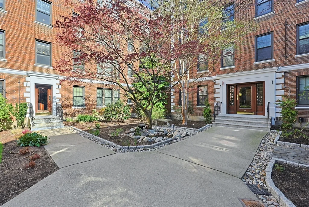 62 Queensberry St, Fenway