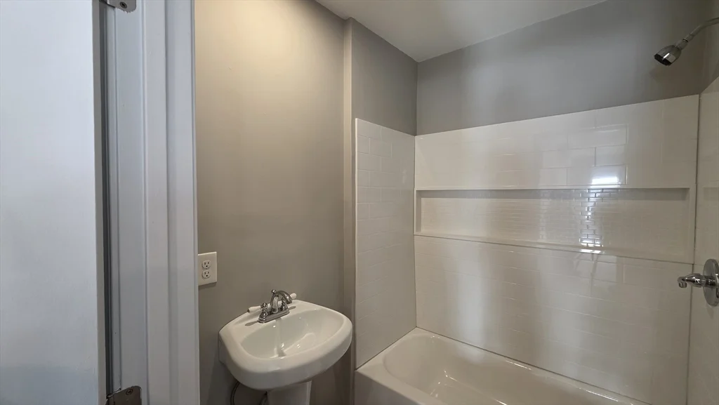 31 Hicks St, New Bedford