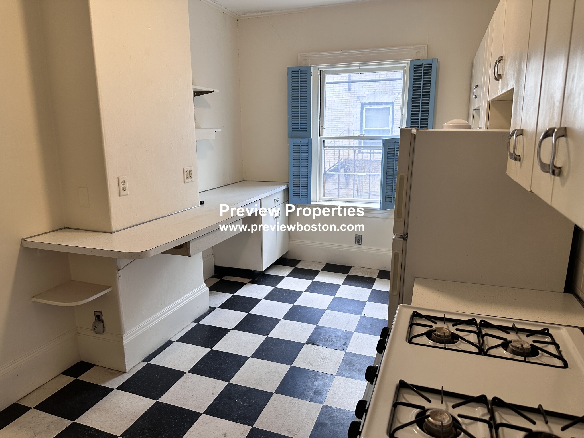 923 Beacon St, Fenway