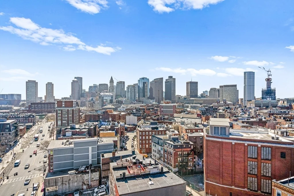 300 Commercial St, Waterfront