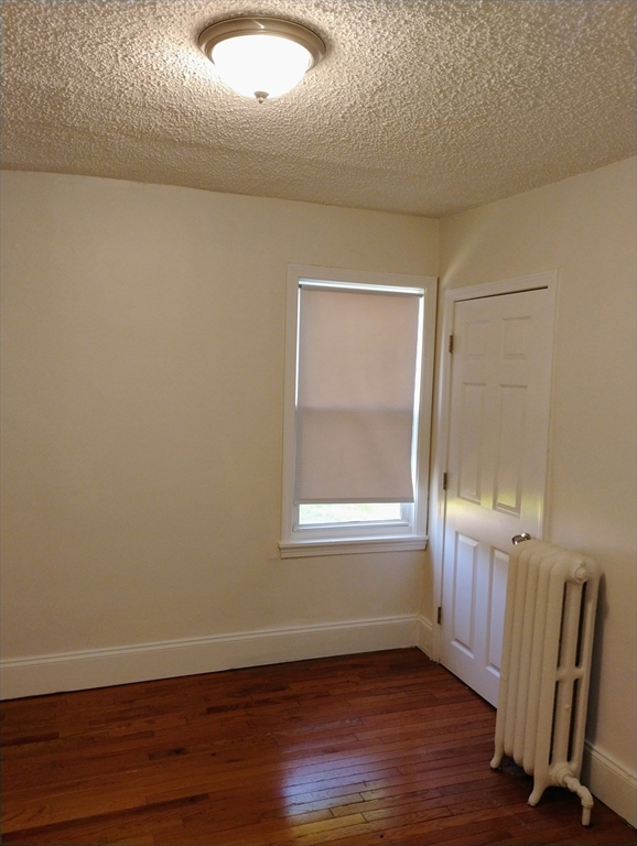 182 Walnut Ave, Roxbury