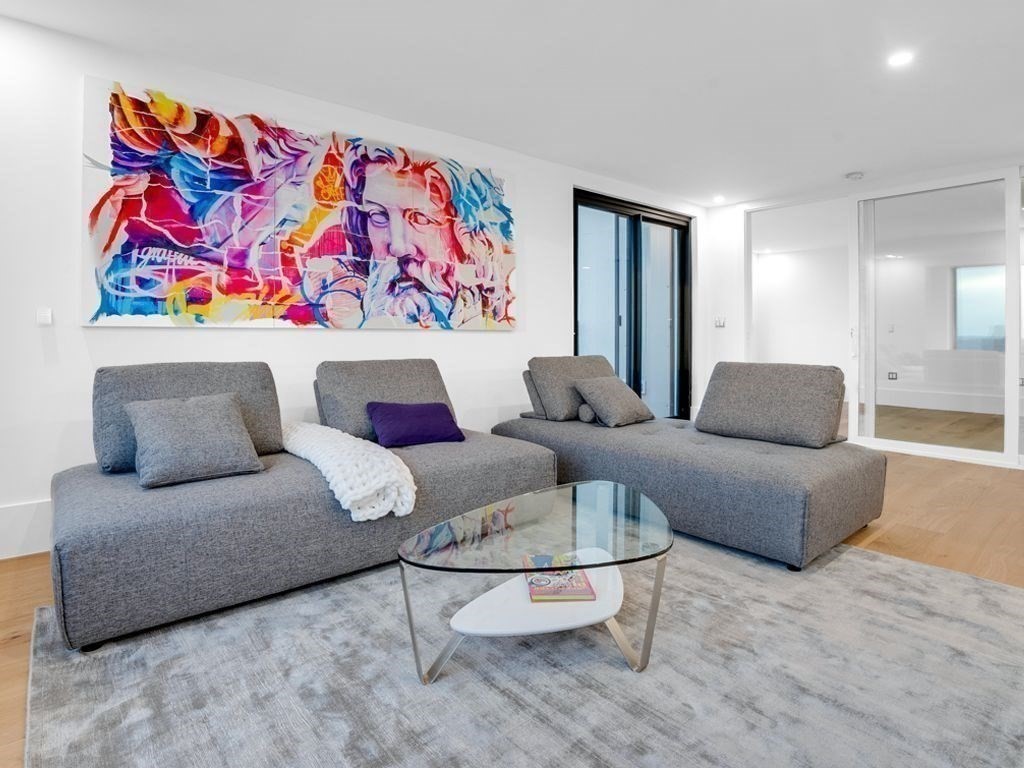 65 E India Row, Waterfront