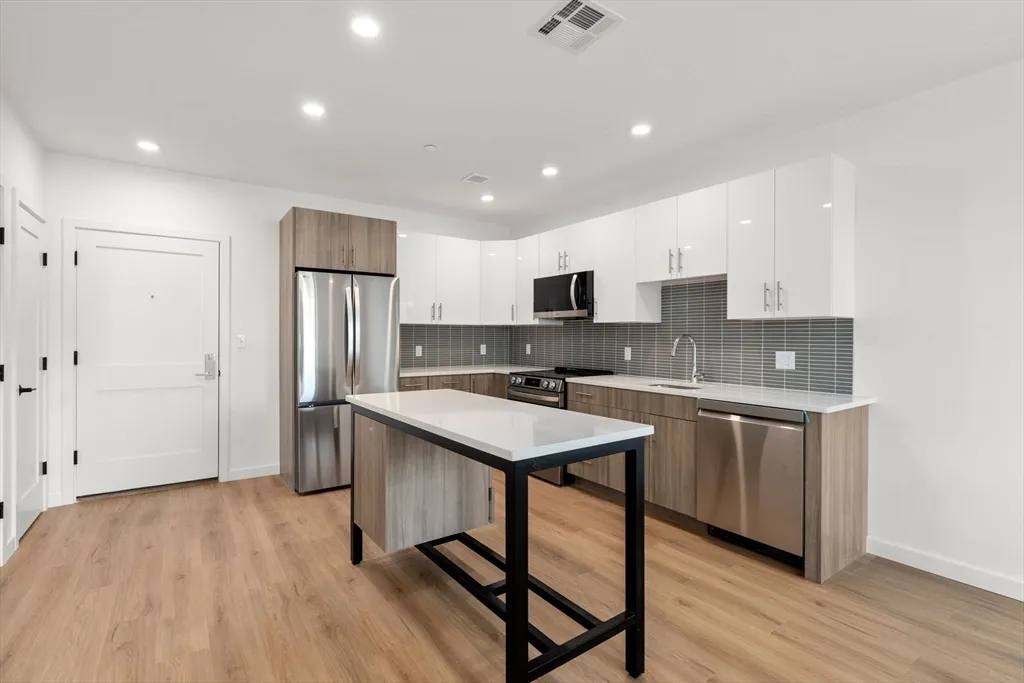 40 Centre St, North Brookline